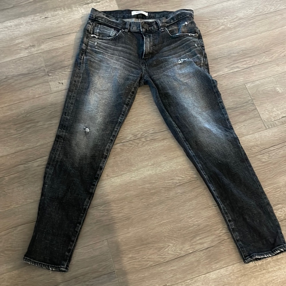 Mousy black jean